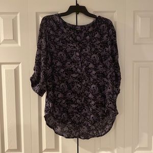 Torrid Size 1 skull blouse. Black and grey